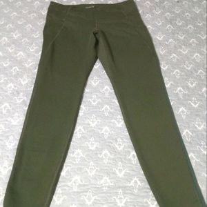 OLD NAVY Active GO-DRY Leggings Size M in Military Green.